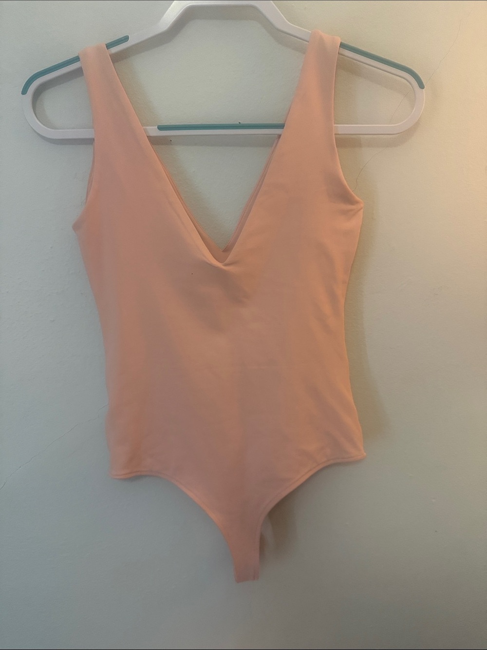 ReoRia Peach V-Neck Sleeveless Bodysuit
